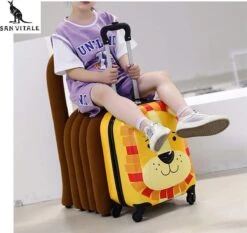 San Vitale® - Lichtgewicht Reis Koffer - Trolley - Handbagage - Leeuw - Geel -Optimaal Reisopslag Winkel 1200x1132 1