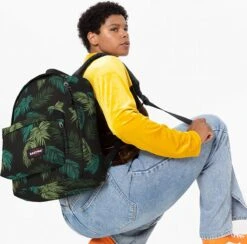 Eastpak OUT OF OFFICE Rugzak, 27 Liter, 13.3 Inch Laptopvak - Brize Palm Core -Optimaal Reisopslag Winkel 1200x1186 6