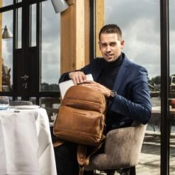 Chesterfield Bags Leren Laptop Rugzak Austin Bruin -Optimaal Reisopslag Winkel 1200x1200 1354