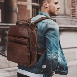 Chesterfield Bags Leren Laptop Rugzak Austin Bruin -Optimaal Reisopslag Winkel 1200x1200 1357