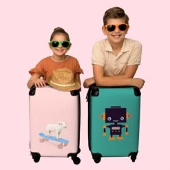 NoBoringSuitcases.com® Kinderkoffer - Trolley Kinderen - Varken - Roze - Skateboard - Kinderen - Meisje - Koffer Dieren - Past Binnen 55x40x20 Cm En 55x35x25 Cm - Reiskoffer Met Wielen -Optimaal Reisopslag Winkel 1200x1200 457