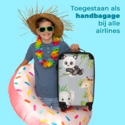 NoBoringSuitcases.com® Koffer - Jungle - Panda - Olifant - Giraffe - Kinderen - Past Binnen 55x40x20 Cm En 55x35x25 Cm - Handbagage - Trolley - Fotokoffer - Cabin Size - Print -Optimaal Reisopslag Winkel 1200x1200 473