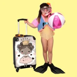 NoBoringSuitcases.com® Kinderkoffer - Trolley Op Wieltjes - Prinses - Hartjes - Kroon - Roze - Meisjes - Koffer Meisje - Past Binnen 55x40x20 Cm En 55x35x25 Cm - Reiskoffer - Fotokoffer 7 NoBoringSuitcases.com® Kinderkoffer - Trolley Op Wieltjes - Prinses - Hartjes - Kroon - Roze - Meisjes - Koffer Meisje - Past Binnen 55x40x20 Cm En 55x35x25 Cm - Reiskoffer - Fotokoffer -Optimaal Reisopslag Winkel 1200x1200 526