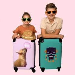 NoBoringSuitcases.com® Kinderkoffer - Hond - Dieren - Kauwgom - Roze - Kinderen - Trolley Kinderen - Past Binnen 55x40x20 Cm En 55x35x25 Cm - Reiskoffer Met Wielen - Koffertje -Optimaal Reisopslag Winkel 1200x1200 544