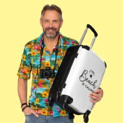 NoBoringSuitcases.com® Koffer Groot - Tekst - Strand - The Beach Is Calling - Zwart Wit - Vakantie - Trolley Koffer Met TSA-slot - Met Wielen - 90 Liter - Reiskoffer - 66 Cm -Optimaal Reisopslag Winkel 1200x1200 752