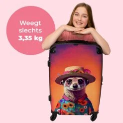 NoBoringSuitcases.com® Koffer Groot - Meerkat - Bloemen - Hoed - Dieren - Portret - Trolley Koffer Met TSA-slot - Met Wielen - 90 Liter - Reiskoffer - 66 Cm -Optimaal Reisopslag Winkel 1200x1200 883