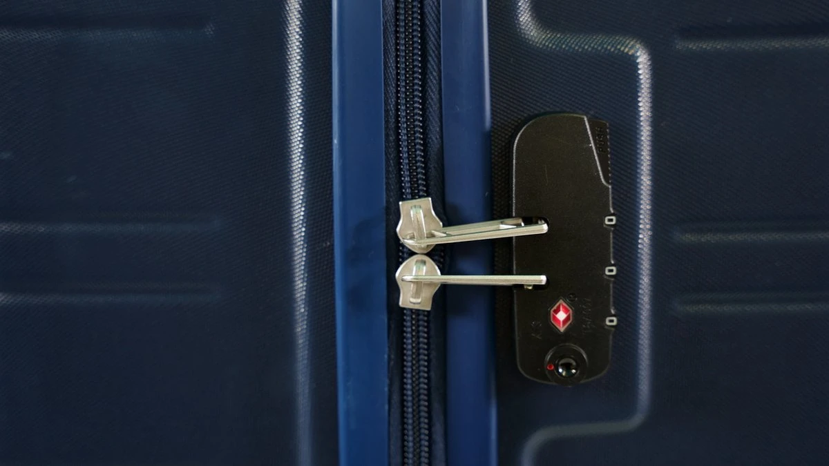 ©TROLLEYZ - Amsterdam No.9 - Reiskoffer 78cm met TSA slot - Dubbele wielen - 360° spinners - 100% ABS - Reiskoffer in Ocean Blue ©TROLLEYZ - Amsterdam No.9 - Reiskoffer 78cm Met TSA Slot - Dubbele Wielen - 360° Spinners - 100% ABS - Reiskoffer In Ocean Blue -Optimaal Reisopslag Winkel 1200x675 1