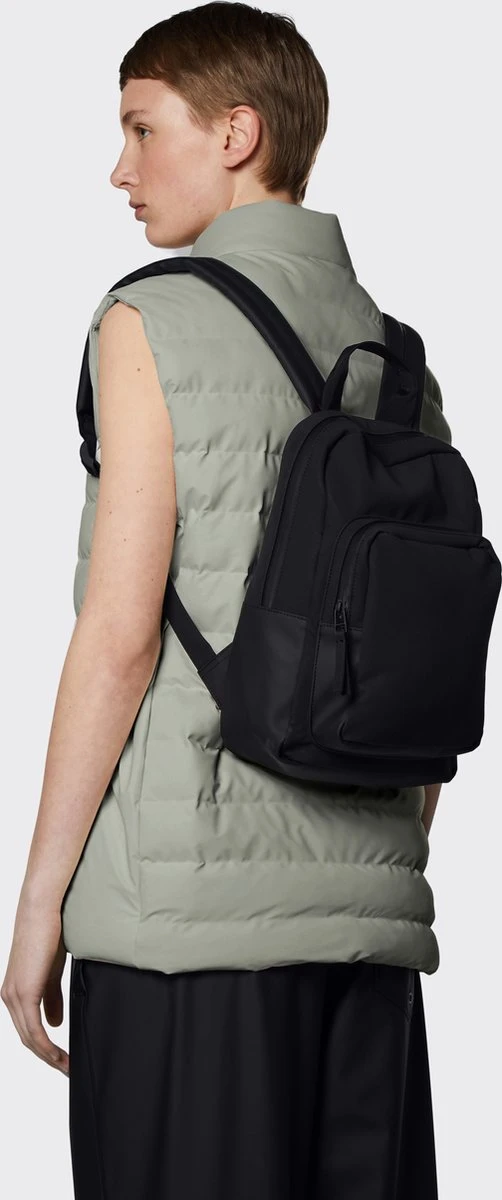 Rains Scuba Rugzak 10 liter - Zwart Rains Scuba Rugzak 10 Liter - Zwart -Optimaal Reisopslag Winkel 502x1200 2