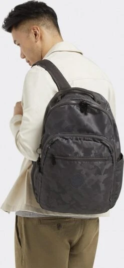 Kipling SEOUL Rugzak, 27 Liter, 15 Inch Laptopvak - Signature Emb -Optimaal Reisopslag Winkel 555x1200 5