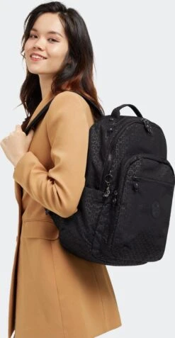 Kipling SEOUL Rugzak, 27 Liter, 15 Inch Laptopvak - Signature Emb -Optimaal Reisopslag Winkel 622x1200 9