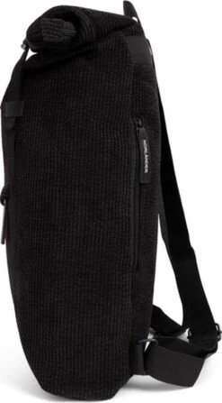 Norlander Vintage Ribbel Rugzak - Zwart - Corduroy - 28 Liter 4 Norlander Vintage Ribbel Rugzak - Zwart - Corduroy - 28 Liter -Optimaal Reisopslag Winkel 663x1200 4