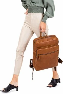 Burkely Antique Avery Unisex Rugzak Rits 15.6'' - Cognac 7 Burkely Antique Avery Unisex Rugzak Rits 15.6'' - Cognac -Optimaal Reisopslag Winkel 807x1200 4