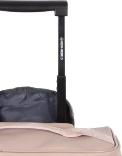 New Rebels® Harper Reistas / Weekendtas Geschikt Voor Handbagage - Waterafstotend Polyutheraan - Trolley Met Wielen En Reflectiedetails - Oud Roze - 29L -Optimaal Reisopslag Winkel 937x1200